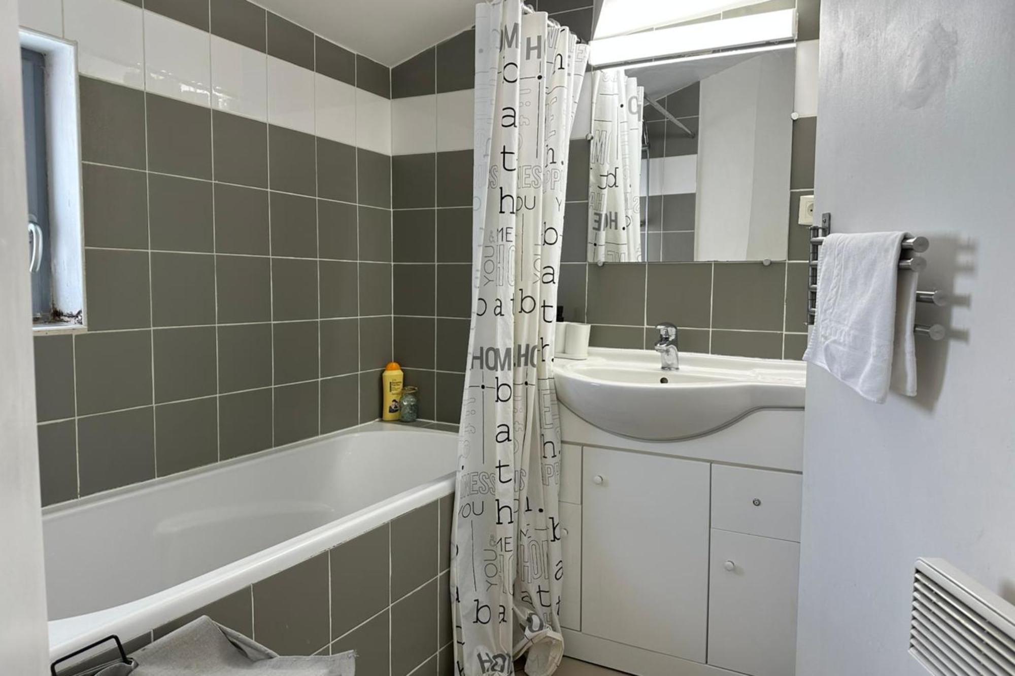 The Triplex- 3 Bedrooms In The Escutcheon! Montpellier Dış mekan fotoğraf